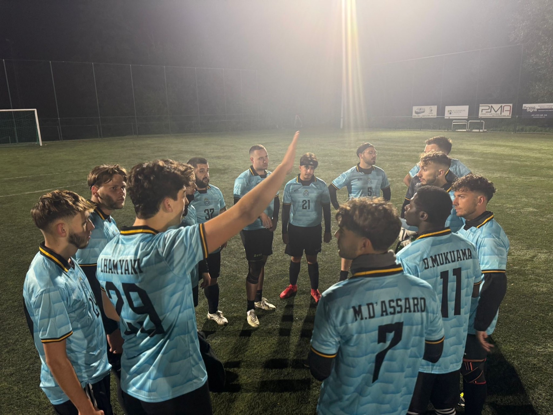 Équipe de football en maillots personnalisés full sublimation Rendezfoot